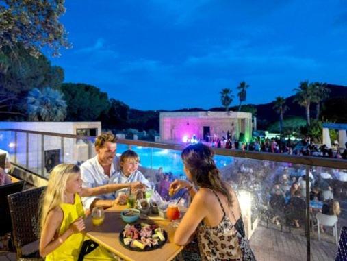 Mobil Home Detente 8 Personnes Le Muy Bagian luar foto